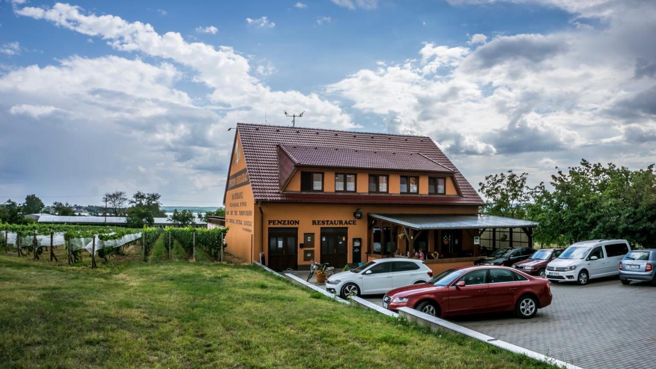 Penzion S Restauraci Na Furhaple Šakvice Екстериор снимка