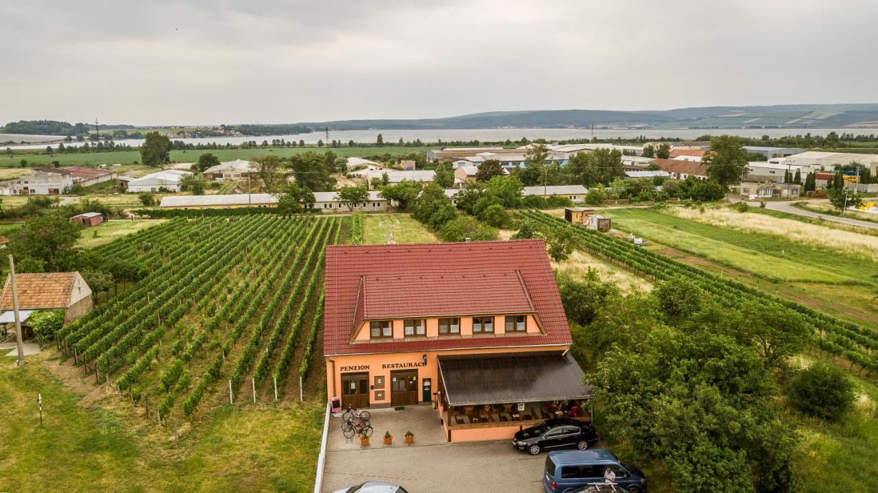 Penzion S Restauraci Na Furhaple Šakvice Екстериор снимка