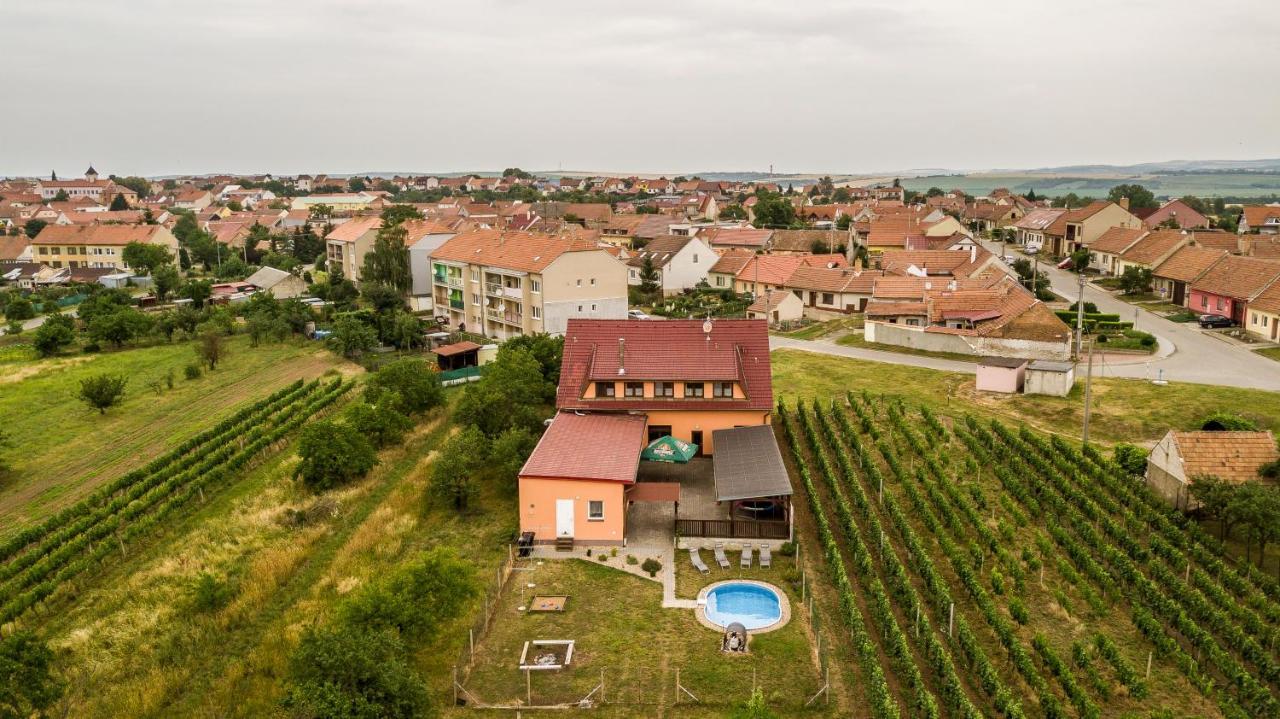 Penzion S Restauraci Na Furhaple Šakvice Екстериор снимка