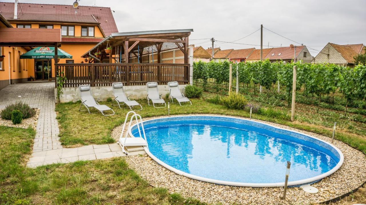 Penzion S Restauraci Na Furhaple Šakvice Екстериор снимка